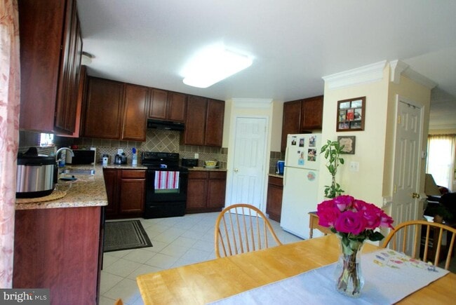 Building Photo - 104 Eastside Ln