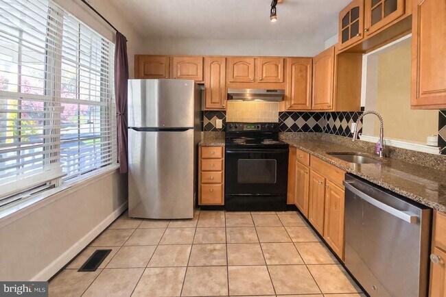 Building Photo - 20521 Neerwinder St