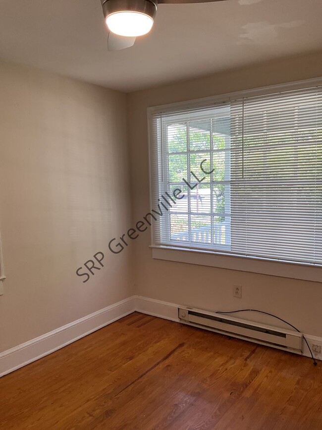 Building Photo - Newly Renovated 2 Bed 1 Bath Single Family...