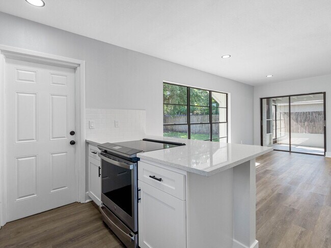Building Photo - 15307 Summerwind Dr