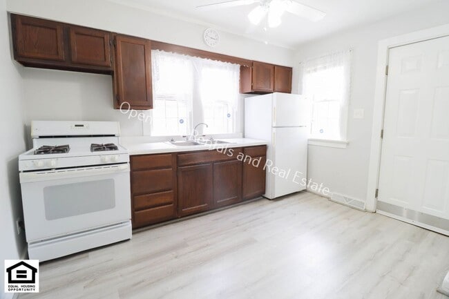 Building Photo - 3406 Illamna Ave