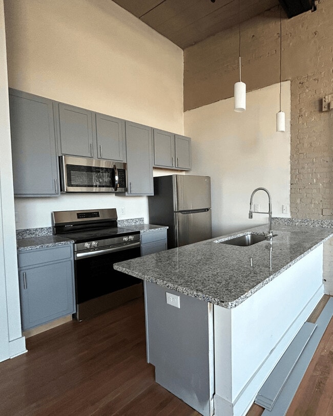 Building Photo - The Interwoven Lofts