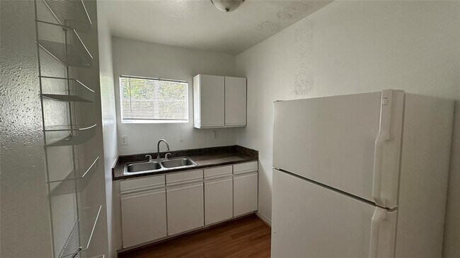 Building Photo - 5611 Jackson St