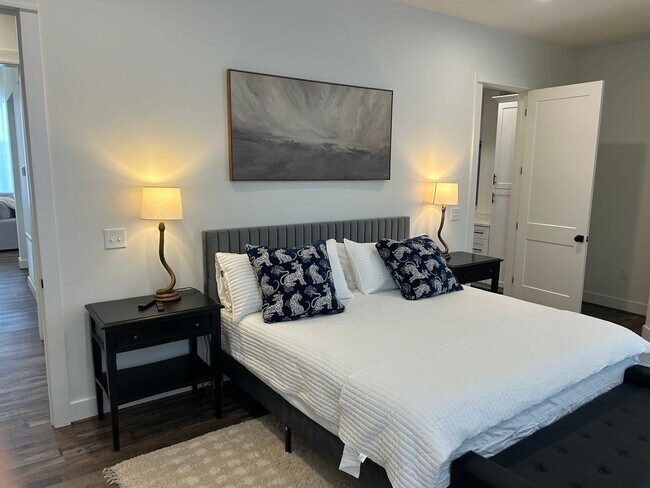 Building Photo - 165 Morrow Ave