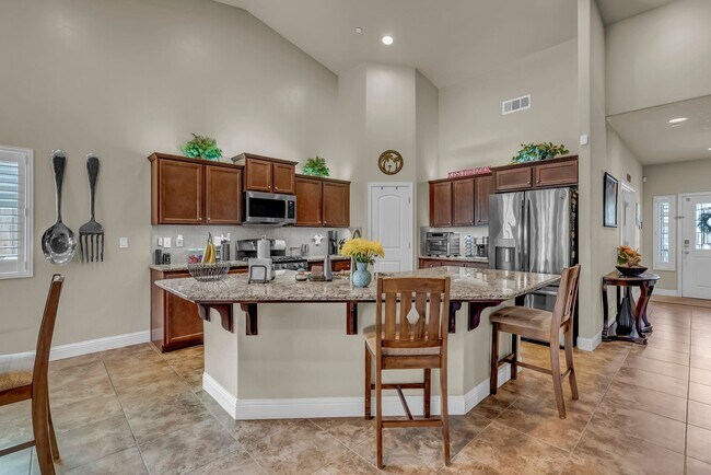 Building Photo - Charming 3 bedroom 2 bathroom home located in Hanford
