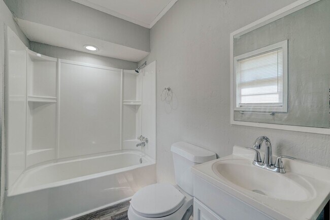 Building Photo - 3 bed 2 bath home in Choctaw,ok