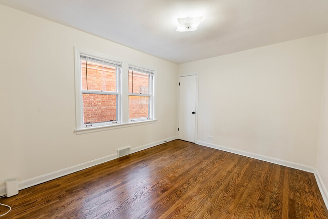 Building Photo - 5231 N Melvina Ave