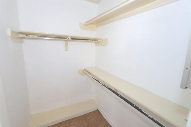 Building Photo - 609 St James Ct
