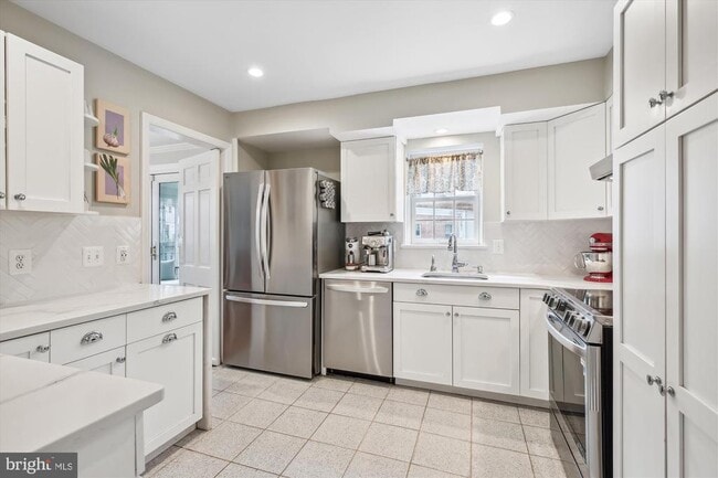 Building Photo - 5213 Rayland Dr