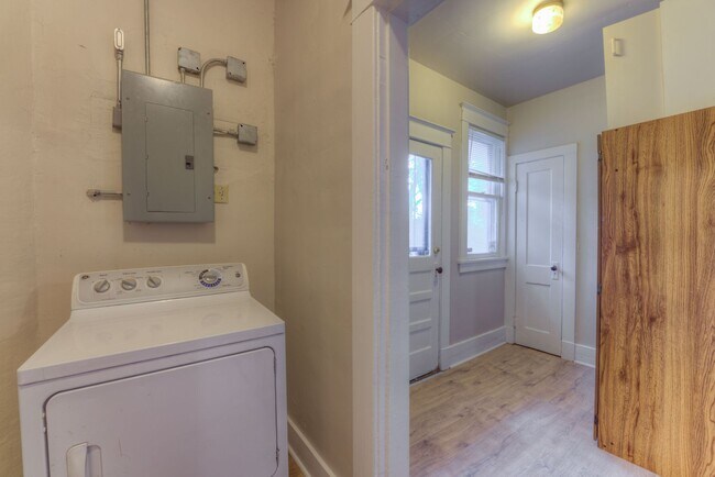 Building Photo - Charming 5BR/2.5BA Brick Bungalow in Vollintine-Evergreen