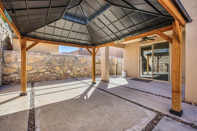 Building Photo - Eastside Beautiful 3 bed/2 baths for RENT