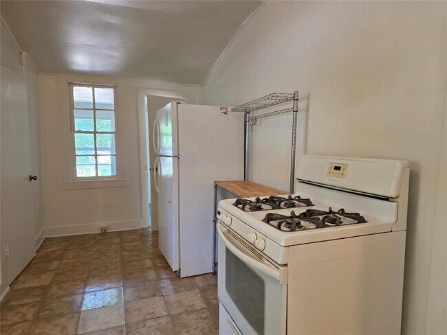 Building Photo - 4613 Avenue G