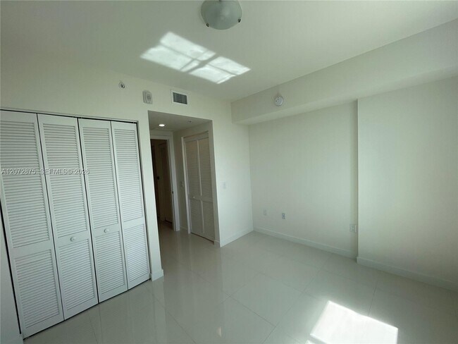 Building Photo - 7875 NW 107th Ave