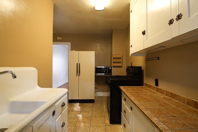 Building Photo - Beautiful Historic Two Bedroom Home