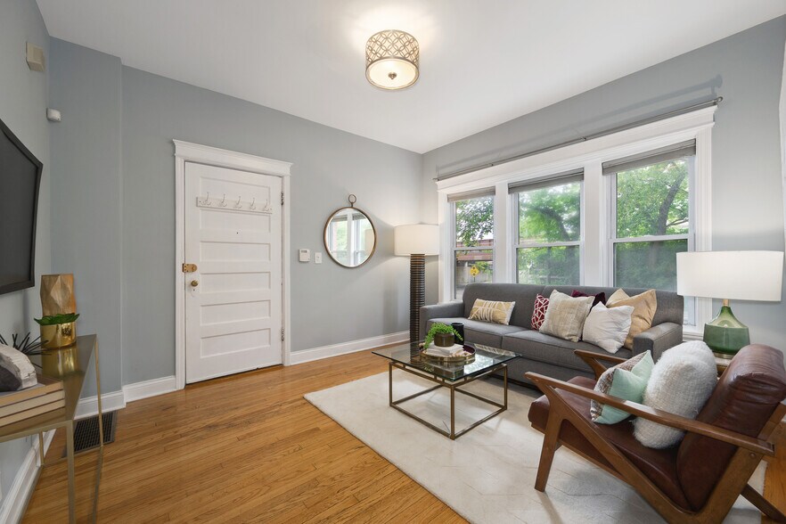 Building Photo - 3805 N Ravenswood Ave