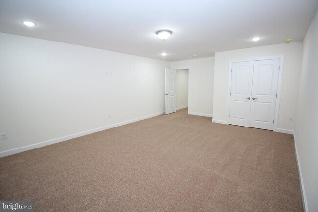 Building Photo - 35 Mapledale Rd
