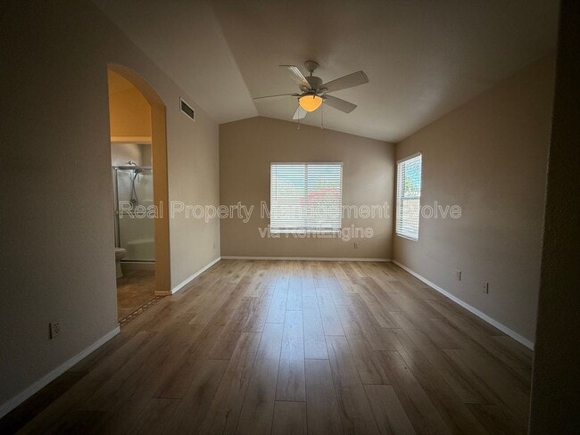 Building Photo - 6814 W Louise Dr