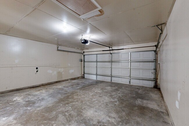 Building Photo - 2606 Hilldale Blvd