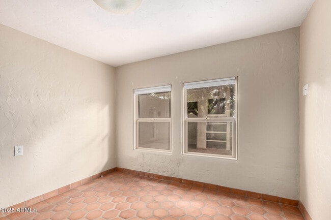 Building Photo - 1509 E Cheery Lynn Rd