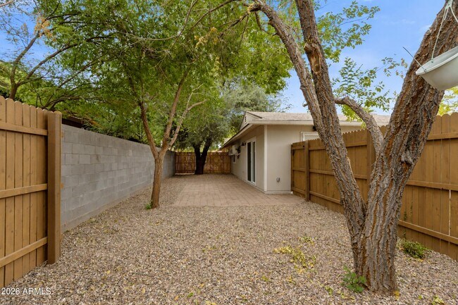 Building Photo - 2045 S Hammond Dr