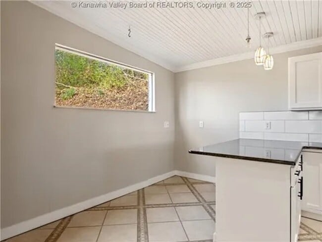 Building Photo - 1501 Knob Rd