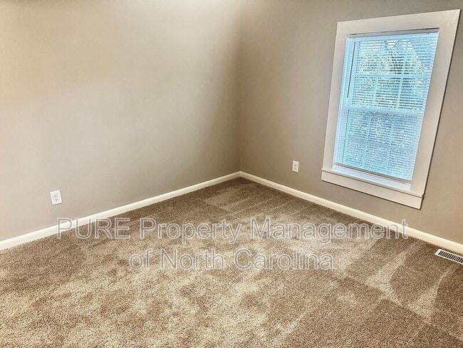 Building Photo - 411 W 10th St