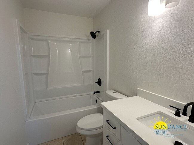 Building Photo - Charming 2 Bedroom Unit in Milton Heights!