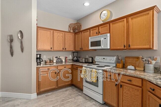 Building Photo - 825 Wildflower Rd