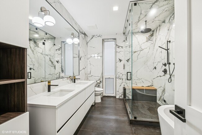 Building Photo - 2149 W Belmont Ave