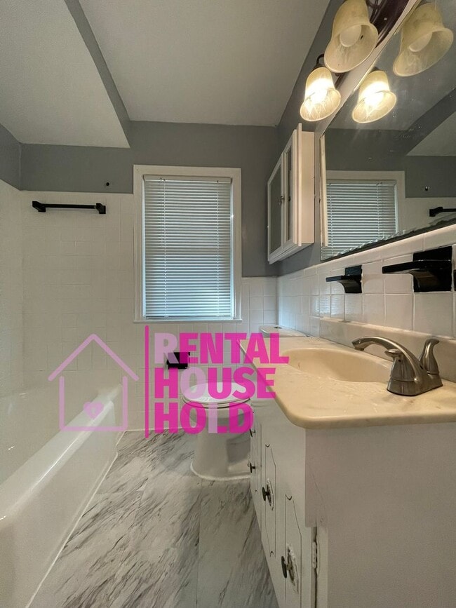 Building Photo - Cozy 3-Bedroom Bungalow for Rent: A Perfec...