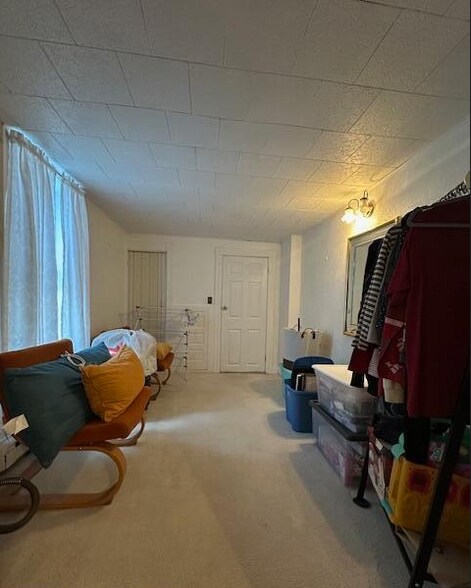 Building Photo - 454 Fern St