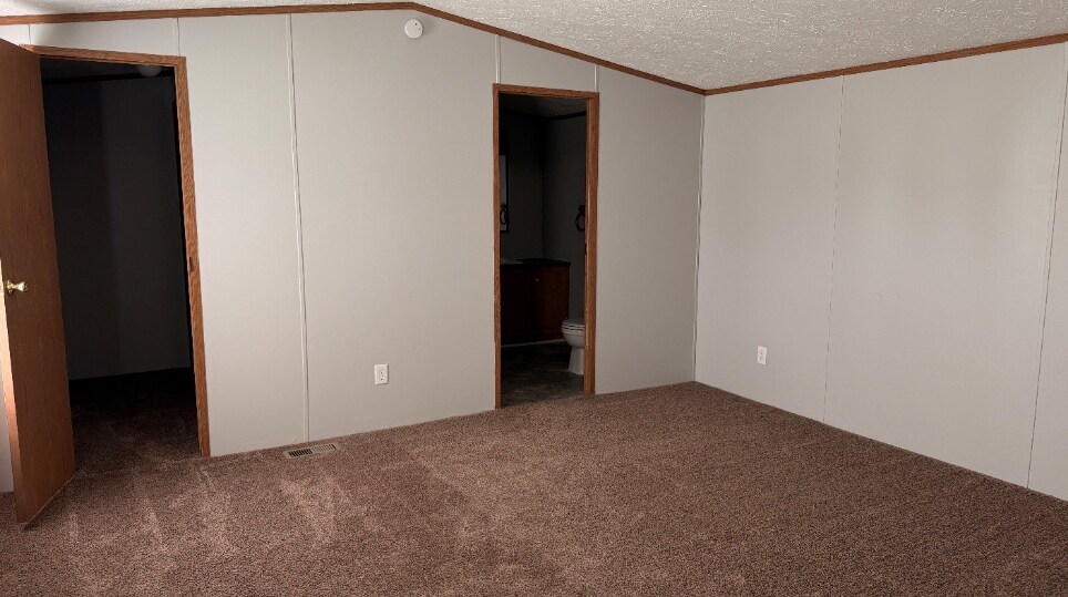 Building Photo - 4647 Iris Ln