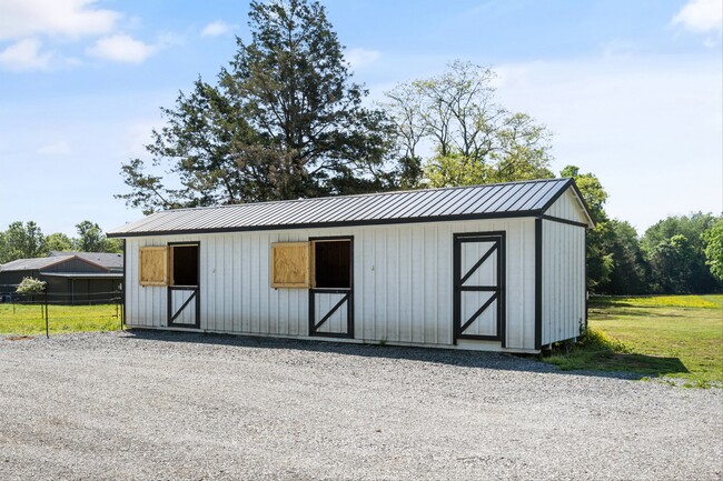 Building Photo - 28368 State Line Rd