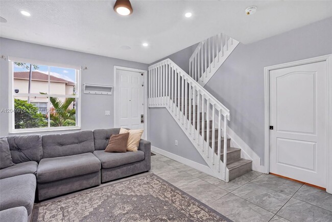 Building Photo - 913 NW 135th Ave