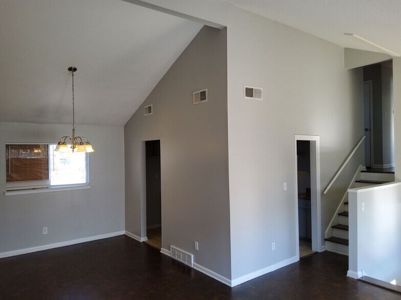 Building Photo - 4558 Almo Ave