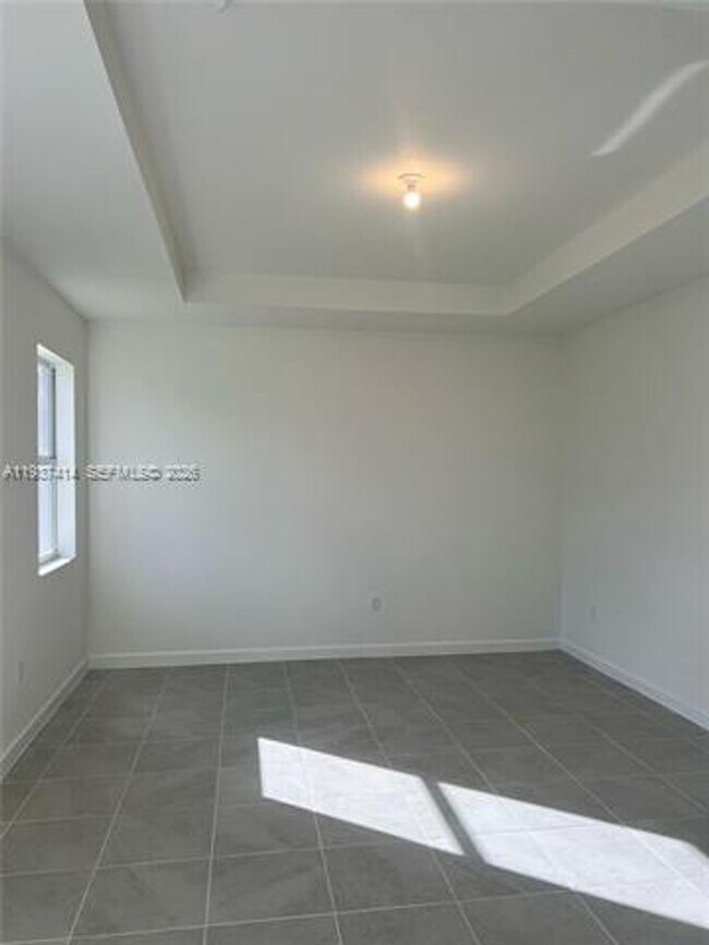 Building Photo - 2422 SE 30th St