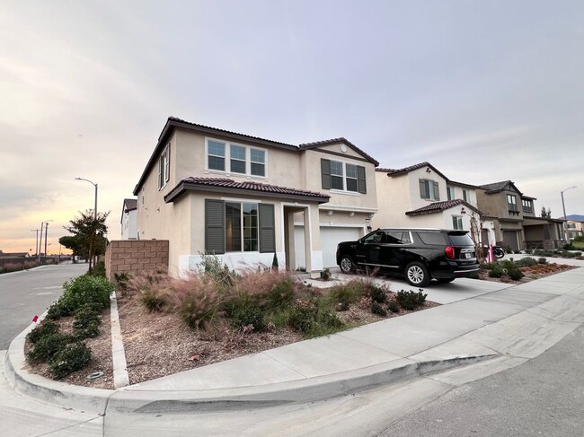 Building Photo - 762 S Sumac Ln