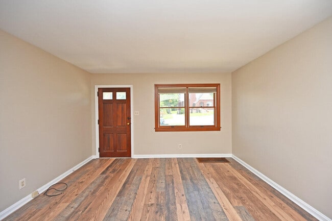 Building Photo - 27 Pleasant Ridge Ave