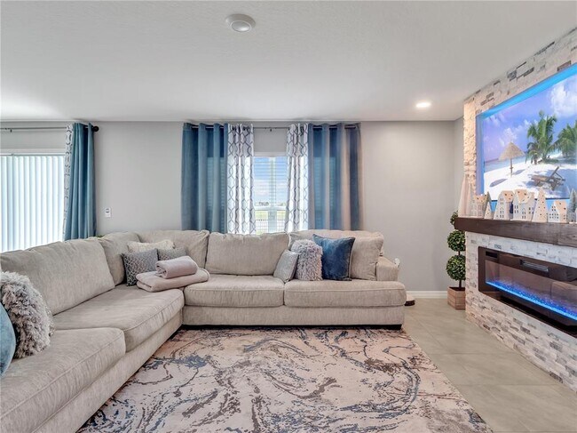 Building Photo - 5289 Fiddle Fig Ave
