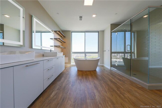 Building Photo - 850 Pacific St