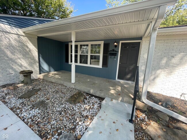 Building Photo - 1416 Miami Ct S