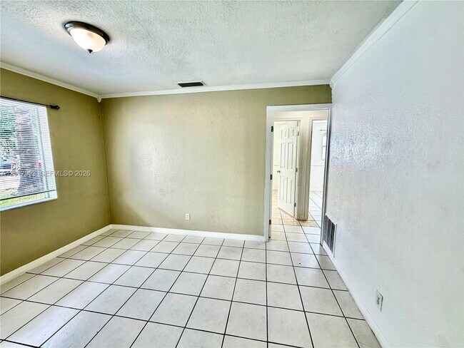 Building Photo - 2614 Sheridan St