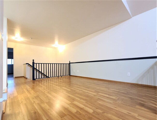 Building Photo - 2 Story Home in Silver Firs