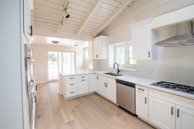 Building Photo - 12335 Tiara St