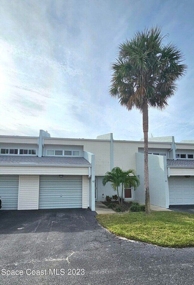 Building Photo - 810 Poinsetta Dr