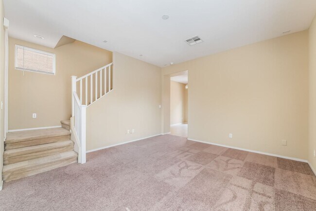 Building Photo - Comfortable Living Near City Conveniences!