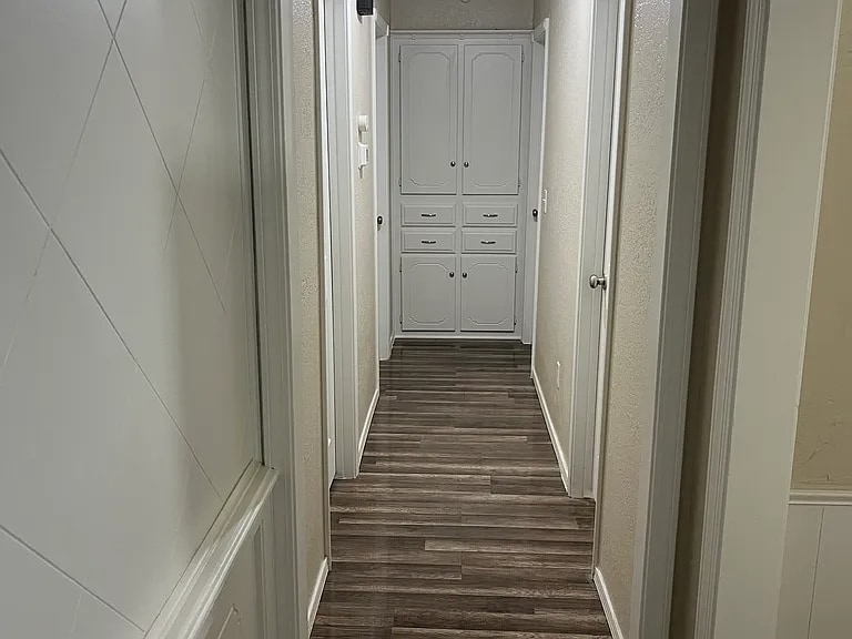 Building Photo - 1006 Tyler Ave NW