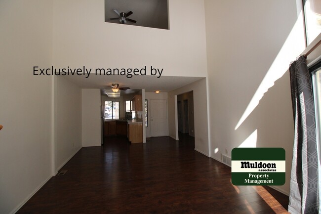 Building Photo - Coming soon! Comfy Pet Friendly Condo in S...