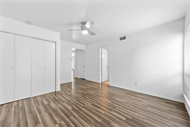 Building Photo - 4002 Ridglea Country Club Dr