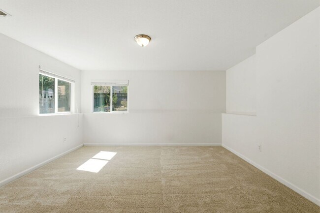 Building Photo - 3-bed + office, 2-bath home, minutes to Denver and close to outdoor recreation areas